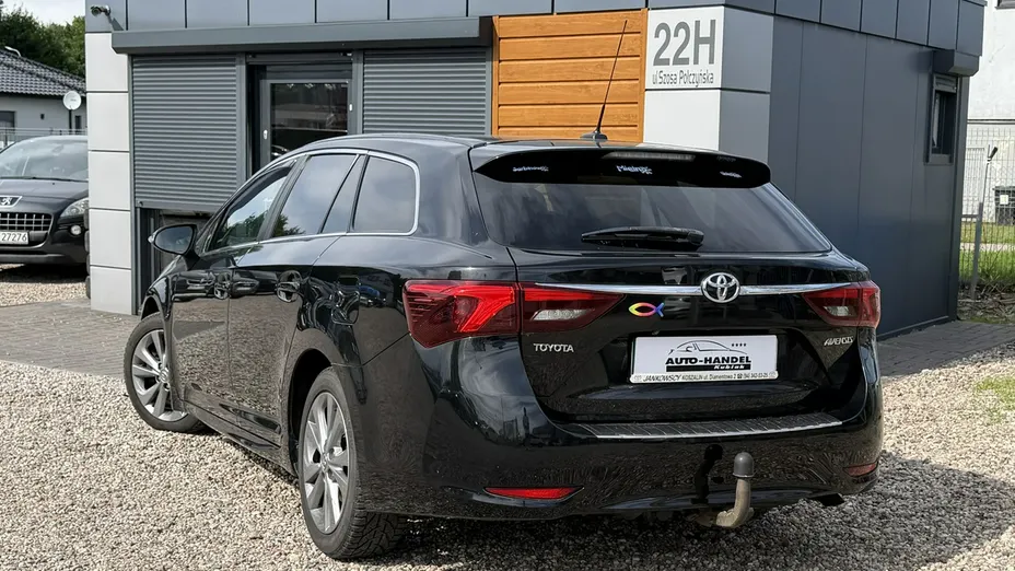 TOYOTA Avensis -