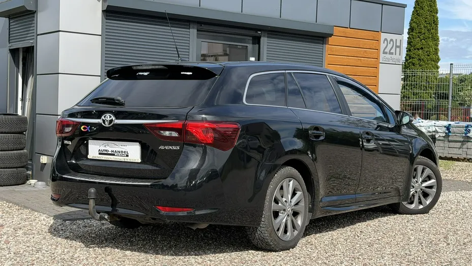 TOYOTA Avensis -