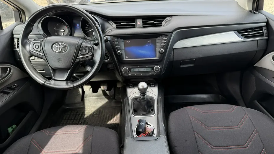 TOYOTA Avensis -