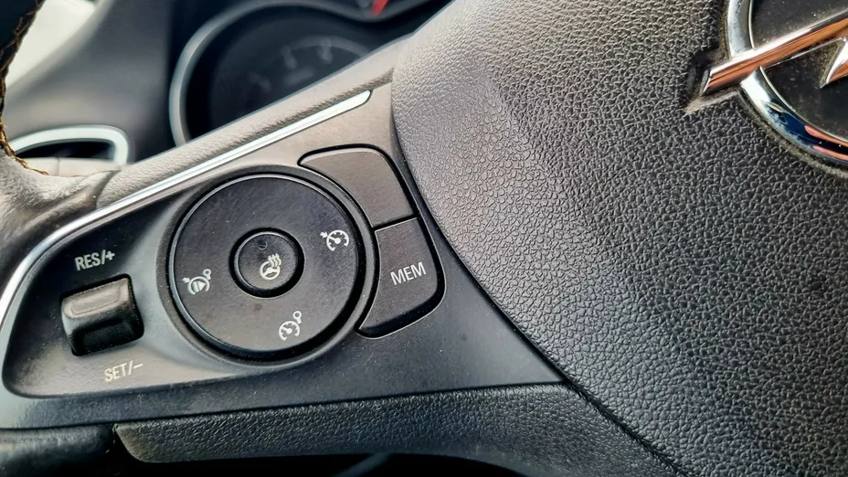 OPEL Crossland X -