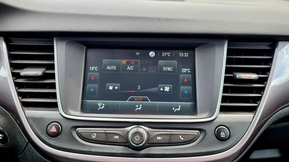 OPEL Crossland X -