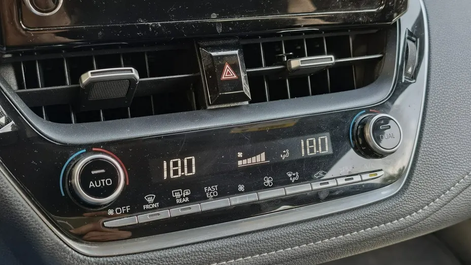 TOYOTA Corolla -