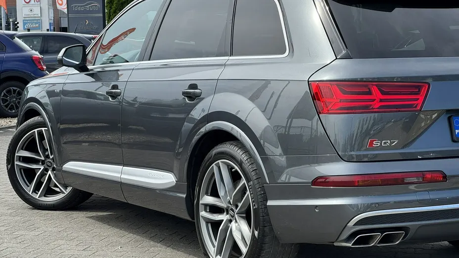 AUDI SQ7 -