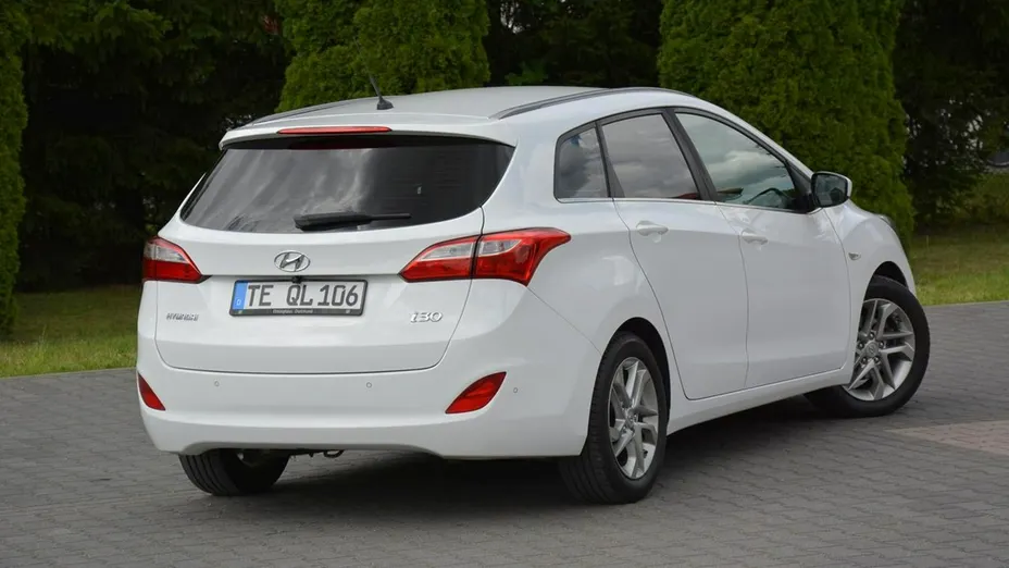 HYUNDAI i30 -