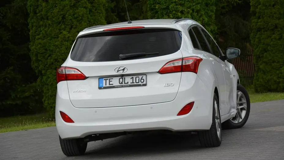 HYUNDAI i30 -