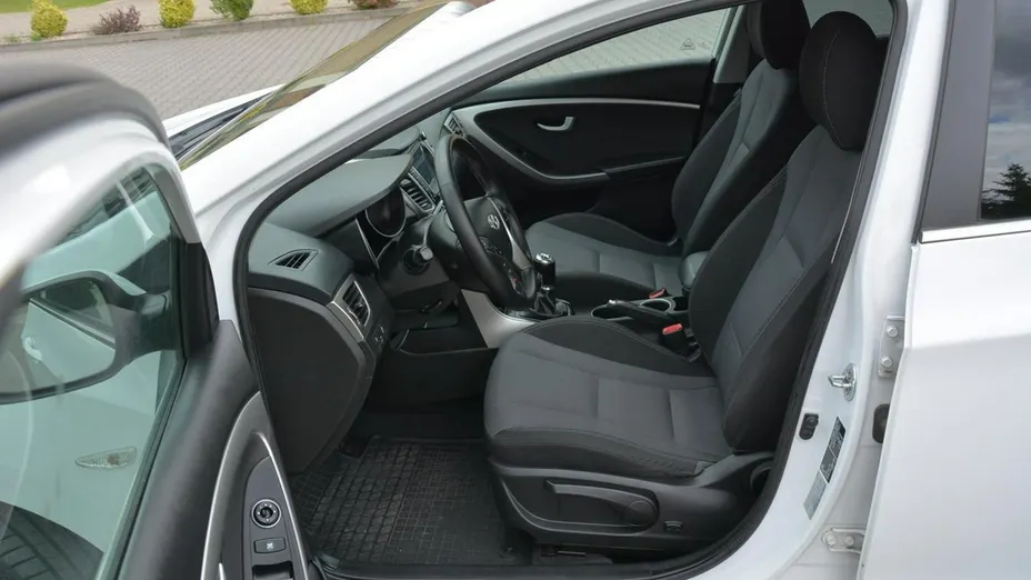 HYUNDAI i30 -