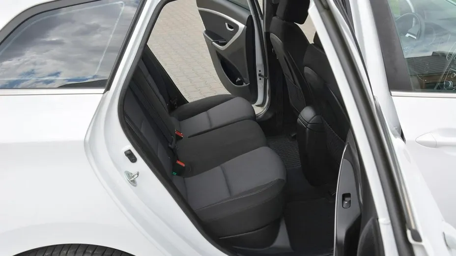 HYUNDAI i30 -