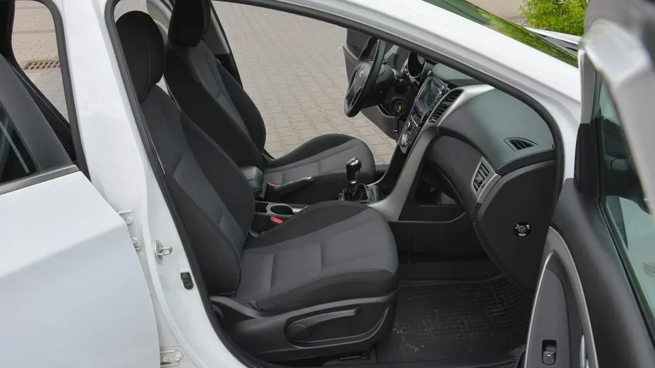 HYUNDAI i30 -