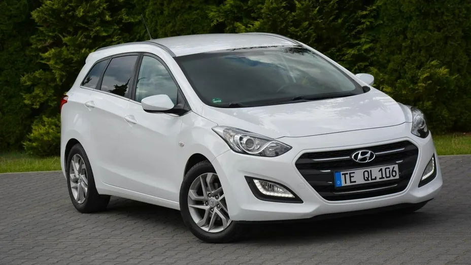 HYUNDAI i30 -