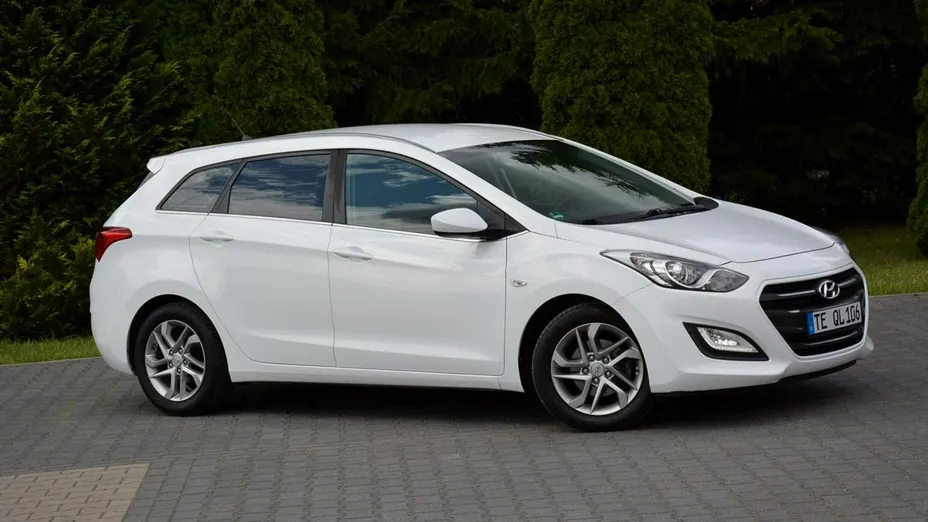 HYUNDAI i30 -