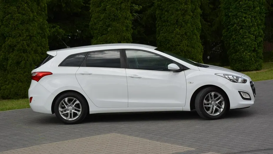 HYUNDAI i30 -