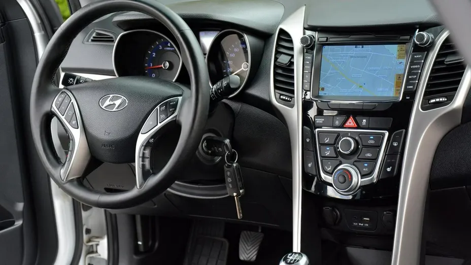 HYUNDAI i30 -