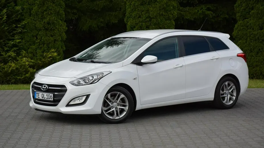 HYUNDAI i30 -