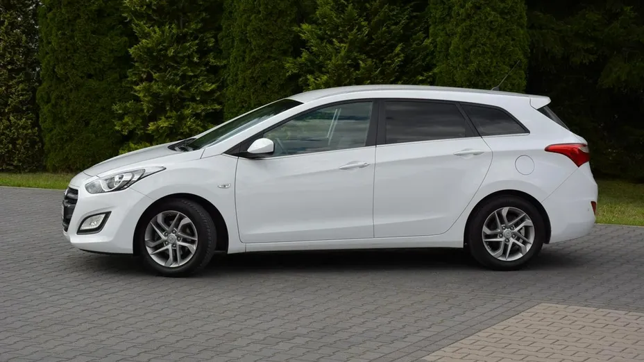 HYUNDAI i30 -