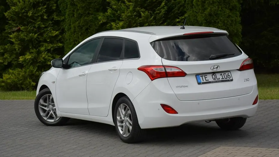 HYUNDAI i30 -