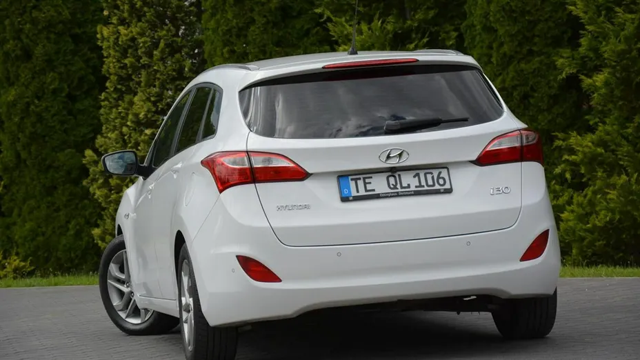 HYUNDAI i30 -