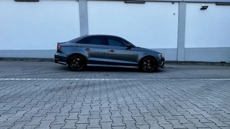 AUDI S3 Limousine -