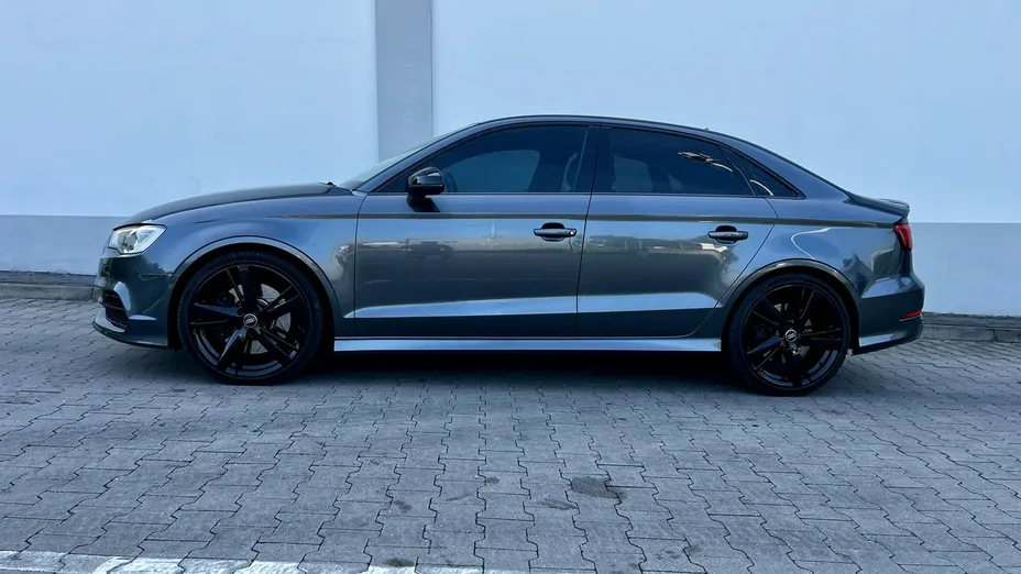 AUDI S3 Limousine -