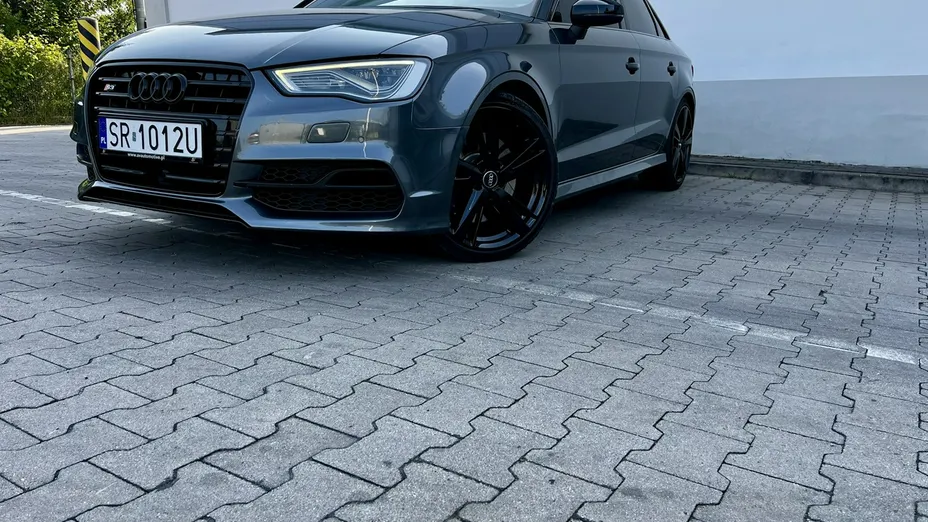 AUDI S3 Limousine -