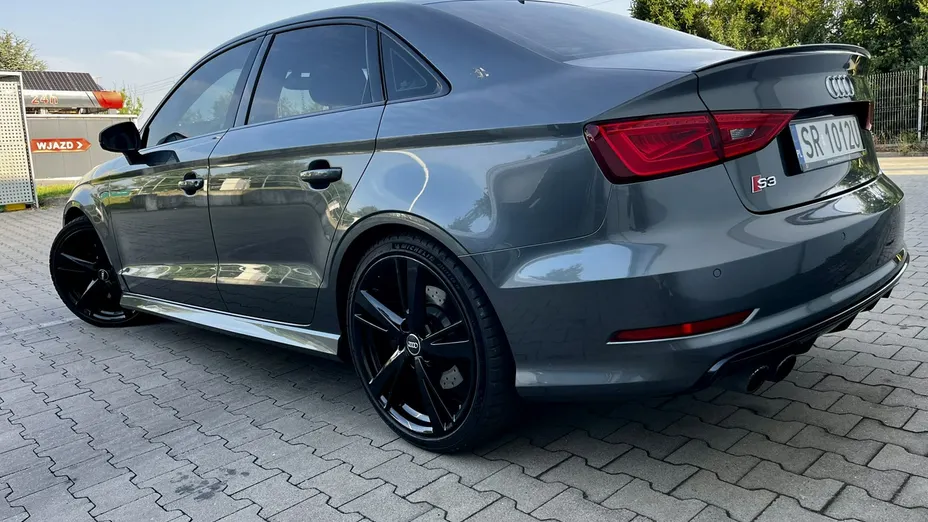 AUDI S3 Limousine -