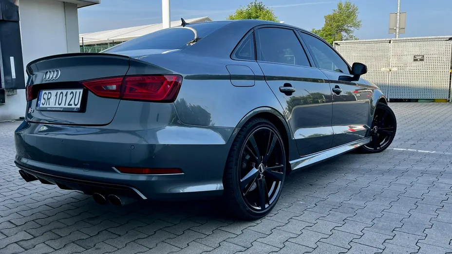 AUDI S3 Limousine -