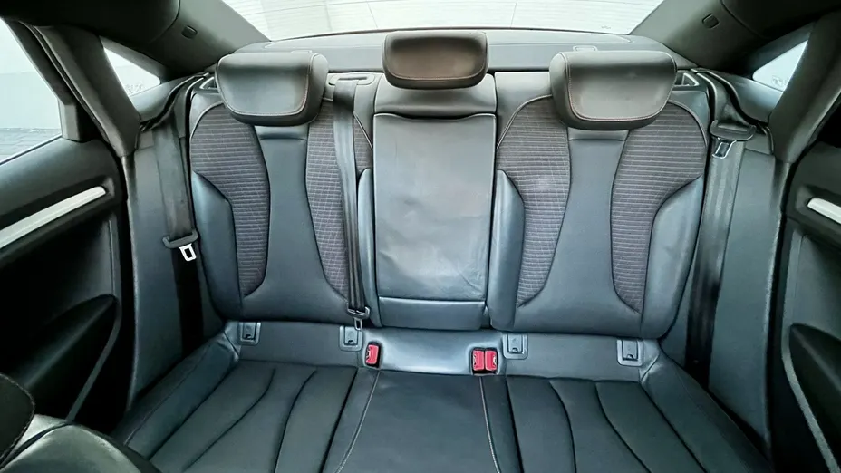 AUDI S3 Limousine -