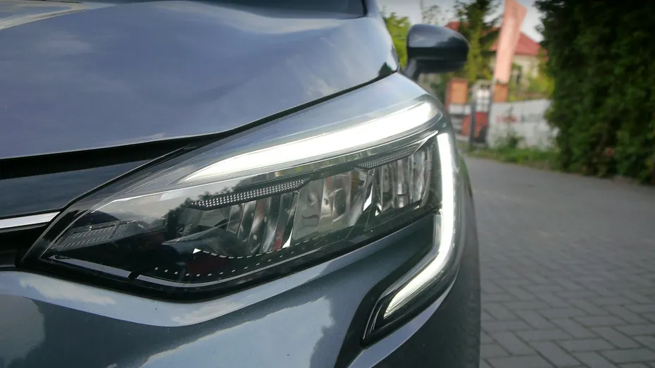 RENAULT Clio -