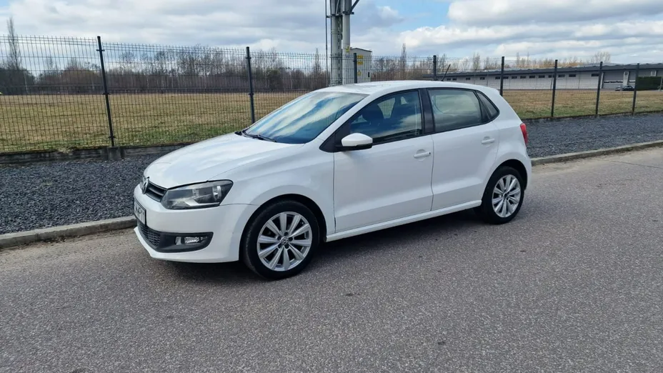VOLKSWAGEN Polo -
