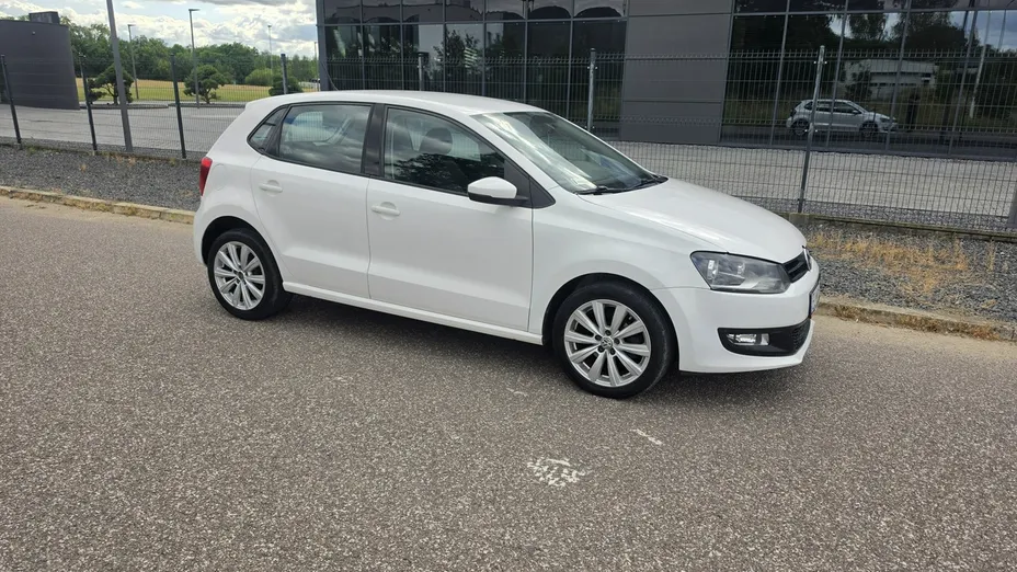 VOLKSWAGEN Polo -