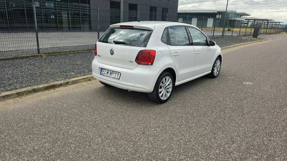 VOLKSWAGEN Polo -
