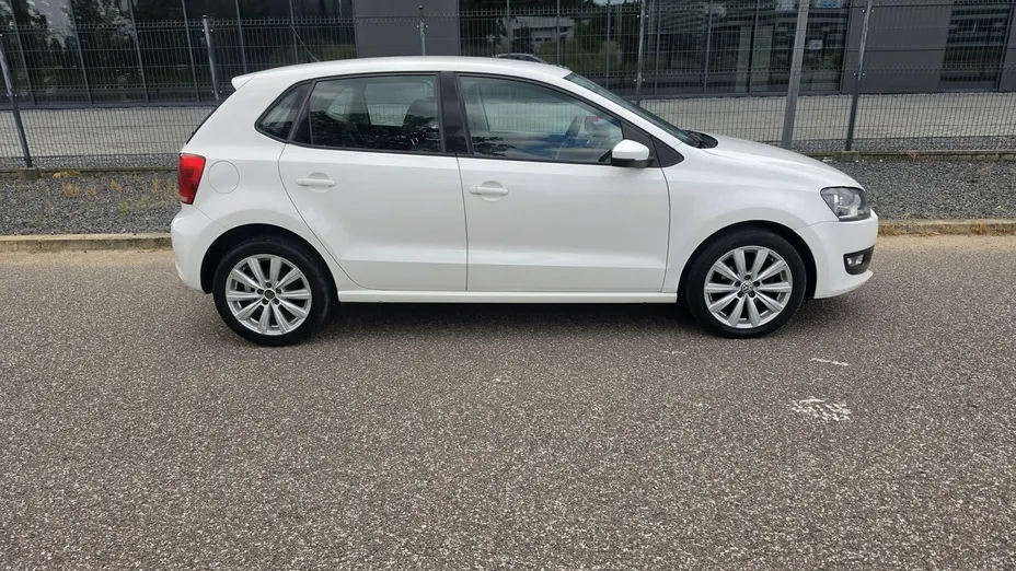 VOLKSWAGEN Polo -