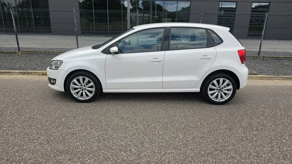 VOLKSWAGEN Polo -