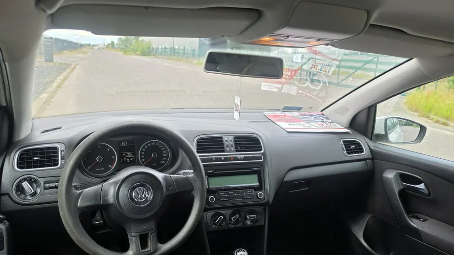 VOLKSWAGEN Polo -
