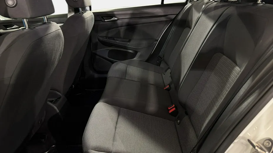 VOLKSWAGEN Golf -