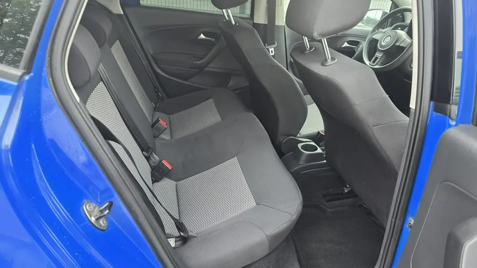 VOLKSWAGEN Polo -