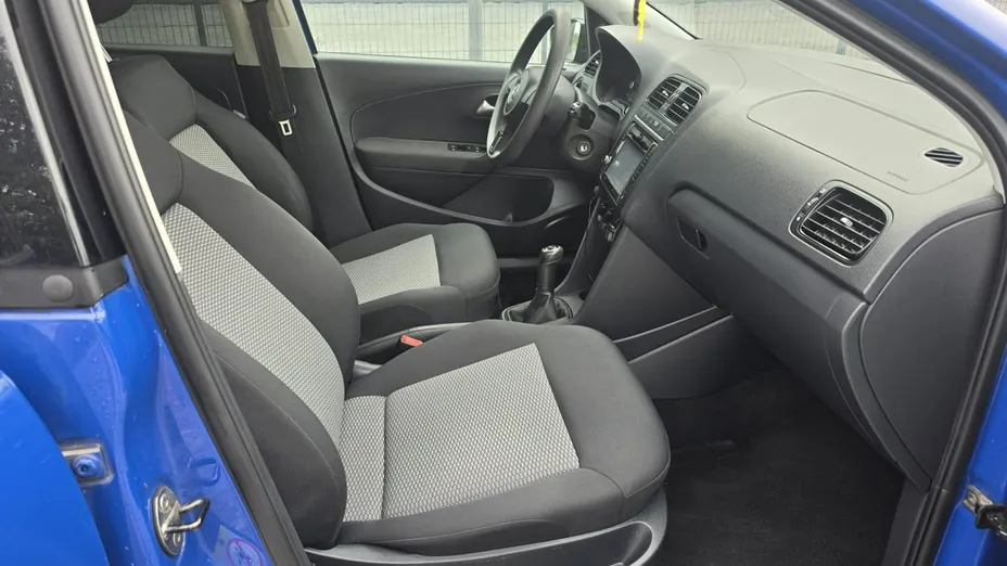VOLKSWAGEN Polo -