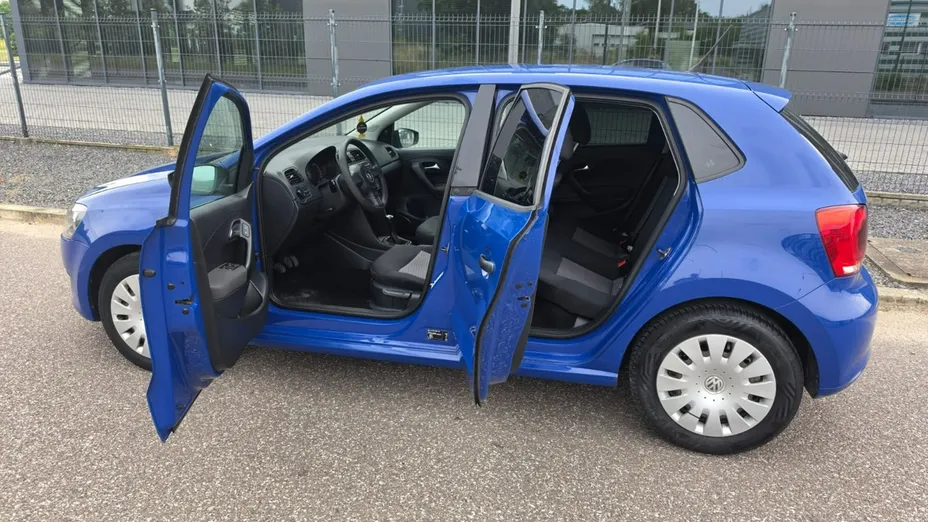 VOLKSWAGEN Polo -
