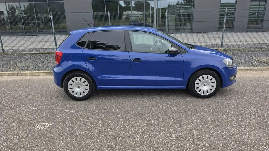 VOLKSWAGEN Polo -