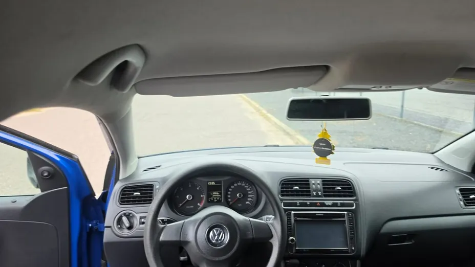 VOLKSWAGEN Polo -