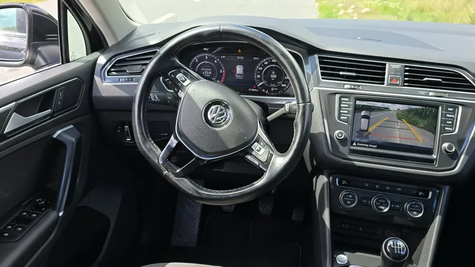 VOLKSWAGEN Tiguan -