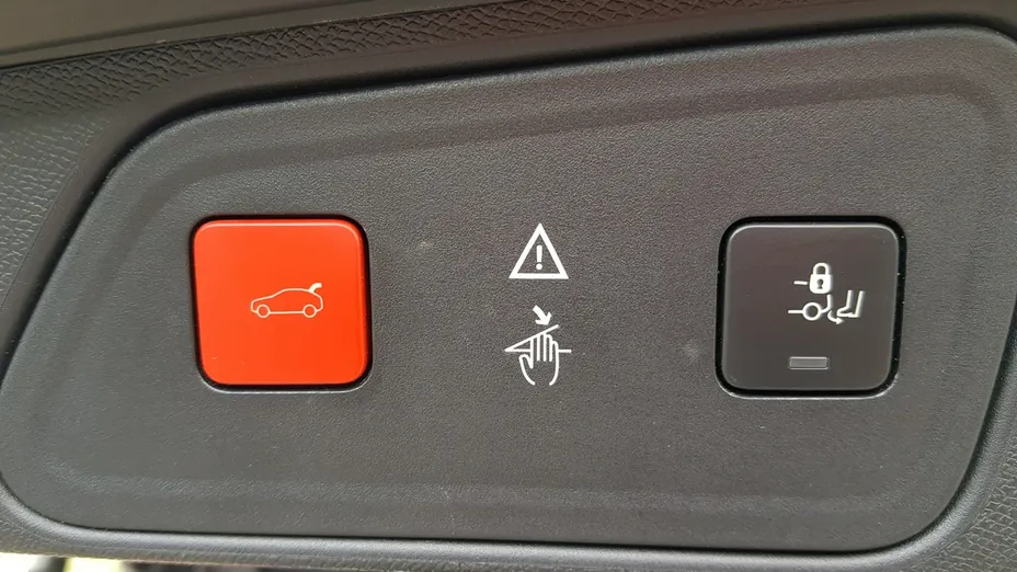 PEUGEOT 3008 -