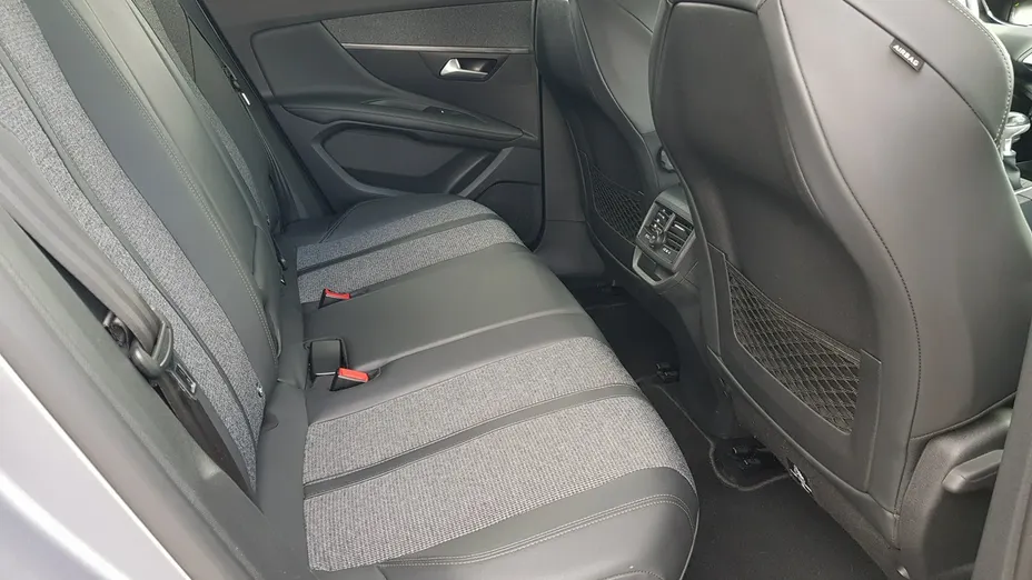 PEUGEOT 3008 -