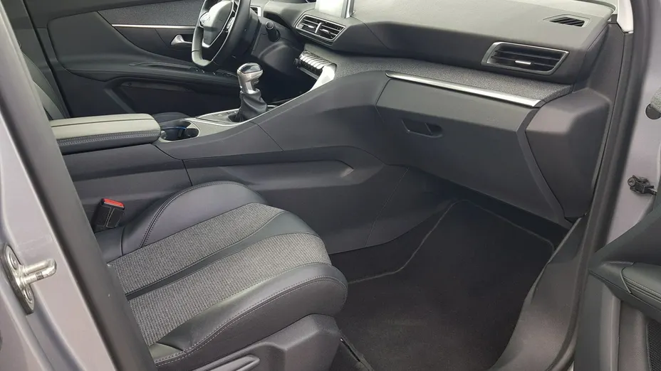 PEUGEOT 3008 -
