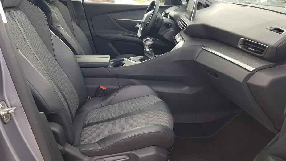 PEUGEOT 3008 -