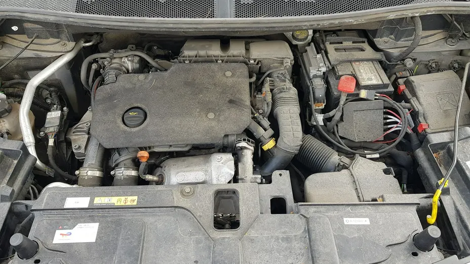 PEUGEOT 3008 -
