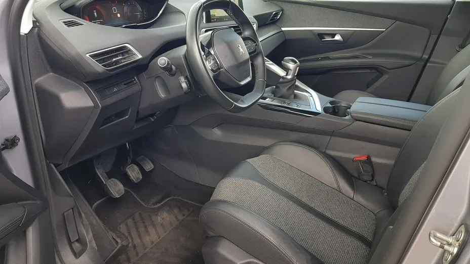 PEUGEOT 3008 -