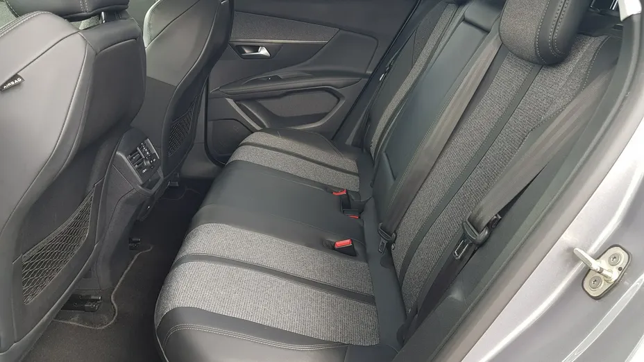 PEUGEOT 3008 -