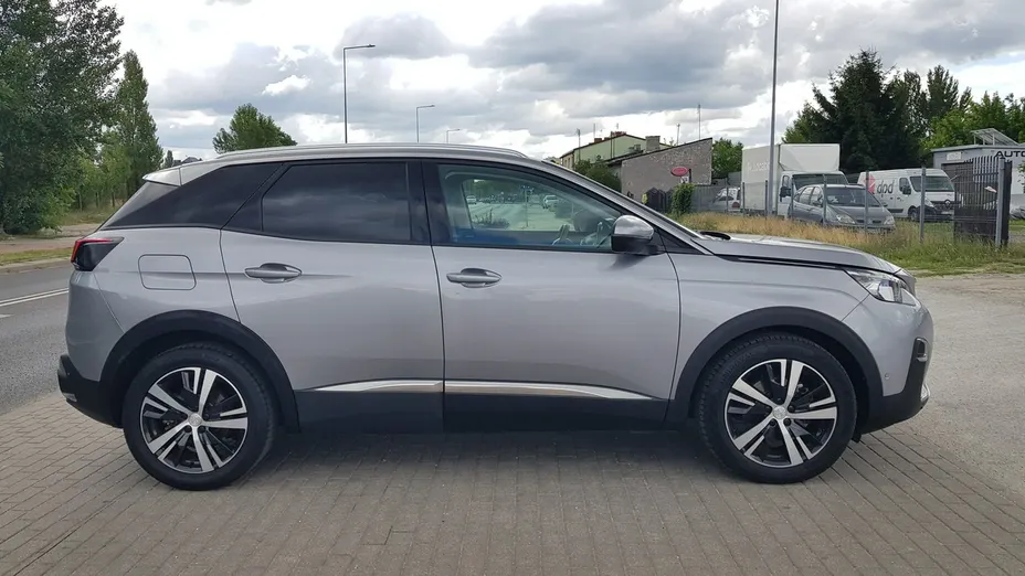 PEUGEOT 3008 -