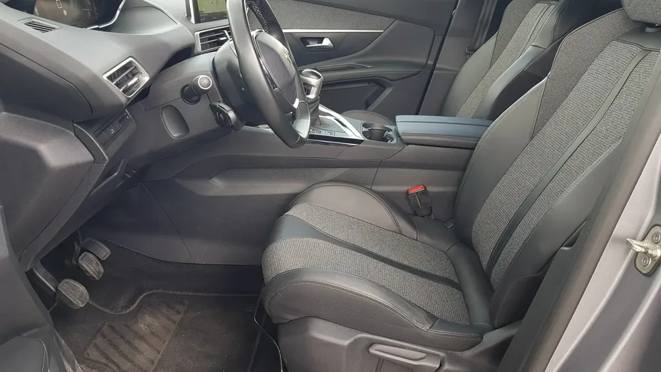 PEUGEOT 3008 -