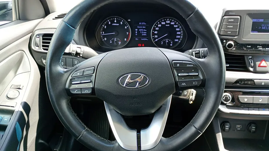 HYUNDAI i30 -